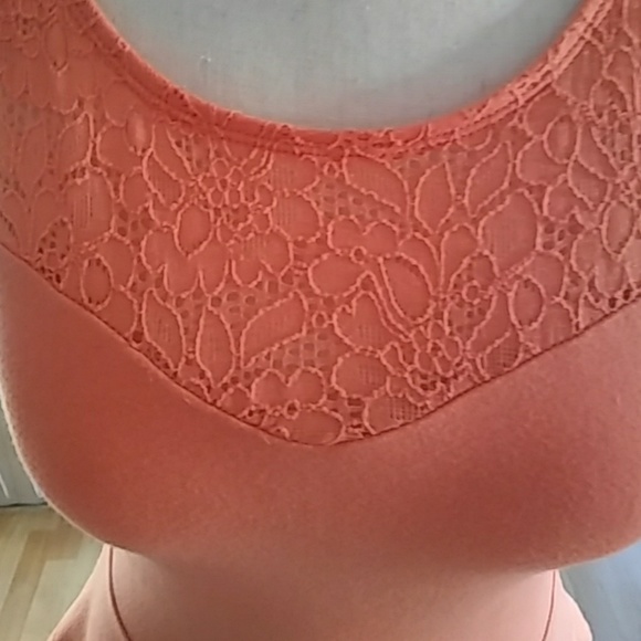 Top - Picture 2 of 4